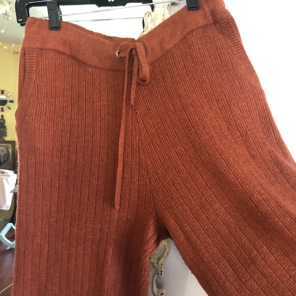 DKNY women’s copper ribbed-knit straight leg cozy cashmere blend jogger - Picture 2 of 12